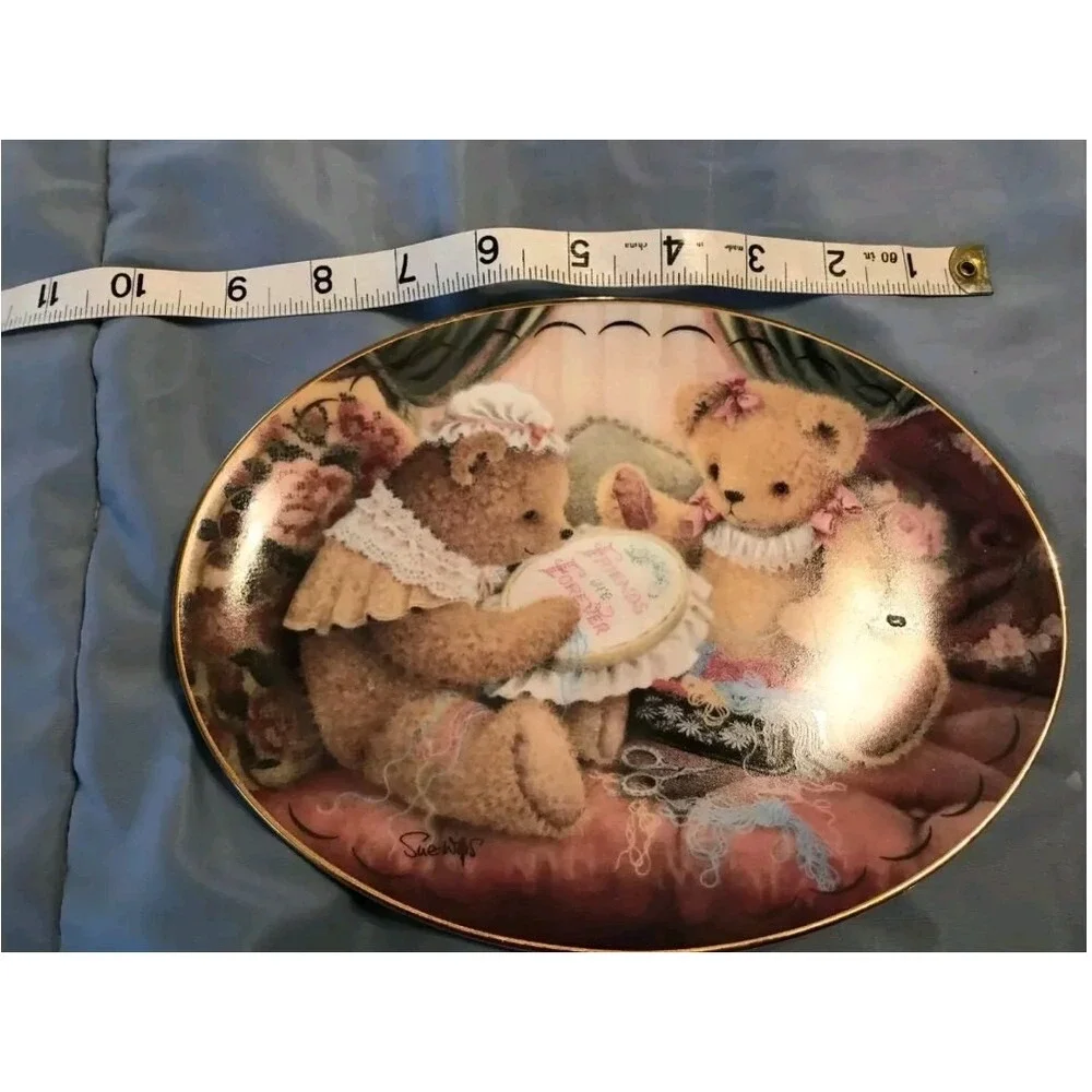 The Franklin Mint Sue Willis Oval Plate Friends are Fur-ever Teddy Bears‎